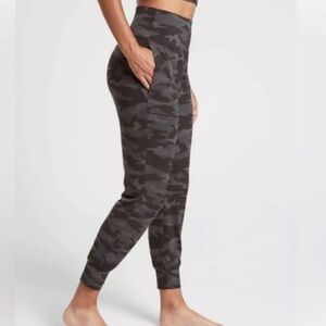 Athleta Salutation Black Gray Camo Jogger Pants S Joggers Leggings